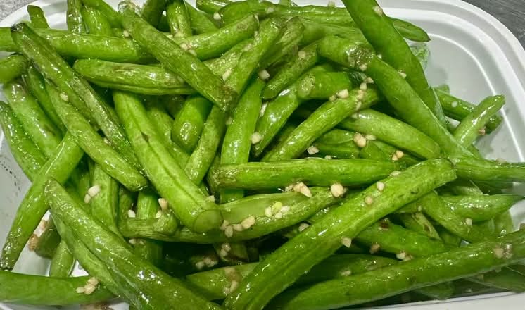 D38 蒜香四季豆 / Stir Fired Green Bean with Garlic